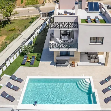 Casa vacanze Cozy In Brig, Nin With Jacuzzi