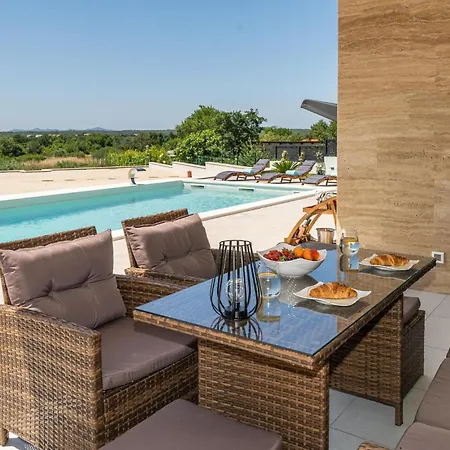 Cozy In Brig, Nin With Jacuzzi Casa vacanze Poljica-Brig