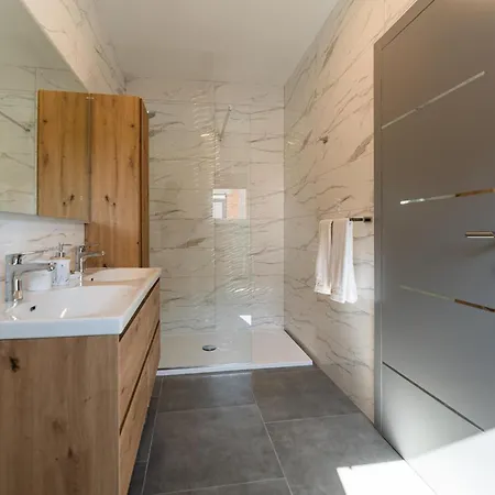 Cozy In Brig, Nin With Jacuzzi Casa vacanze Poljica-Brig
